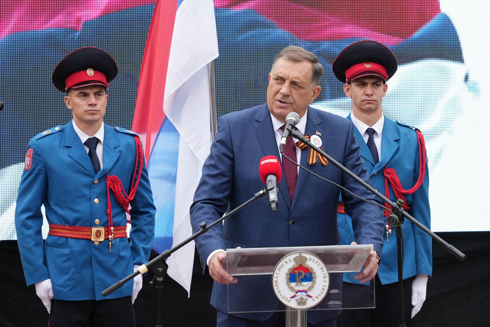 09.04.2024., centar grada, Banjaluka (BiH) - U okviru obiljezavanja Dana pobjede nad fasizmom, u Banjaluci je organiziran mars “Besmrtnog puta”. Ucesnici marsa su na Trgu palih boraca polozili vijence na Spomenik zrtvama fasizma. Osim brojnih gradjana i clanova SUBNOR-a, u marsu su bili i predsjednik RS Milorad Dodik, srpski clan Predsjednistva BiH Zeljka Cvijanovic i predsjednik Narodne skupstine RS Nenad Stevandic. U marsu su i ministri u Vladi Republike Srpske, ambasador Rusije u BiH Igor Kalabuhov, predstavnici Srpske na nivou BiH, poslanici u NSRS, gradonacelnik Banjaluke Drasko Stanivukovic, ali i pripadnici kontraverznog bajkerskog kluba Nocni vukovi.
 Photo: Dejan Rakita/PIXSELL/PIXSELL