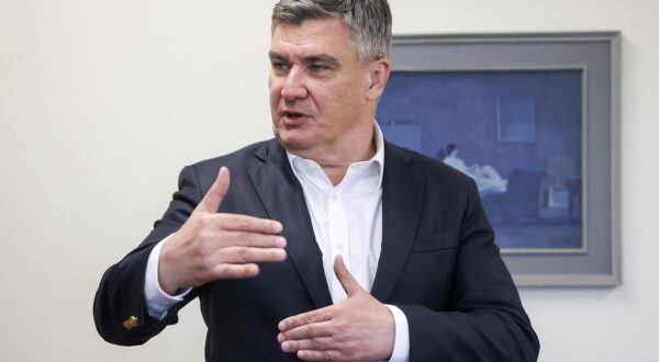 11.05.2024., Tuzla, Bosna i Hercegovina - Predsjednik Republike Hrvatske Zoran Milanovic odrzao je sastanak sa gradonacelnikom Grada Tuzle Zijadom Lugavicem. Photo: Armin Durgut/PIXSELL
