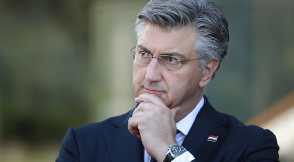 11.05.2024., Porec - Premijer Andrej Plenkovic obratio se medijima nakon posjeta festivalu Vinistra. Photo: Luka Batelic/PIXSELL