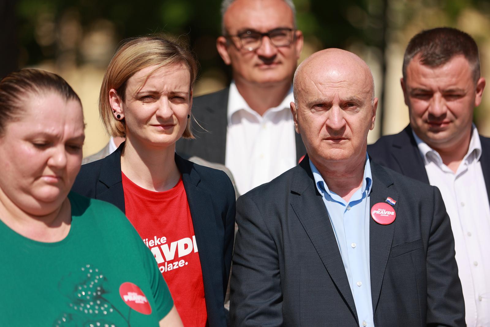 12.04.2024., Vinkovci - Clanovi koalicije Rijeke pravde druzili su se s gradjanima na Trgu bana Josipa Sokcevica. Biljana Gaca, Predrag Matic Photo: Davor Javorovic/PIXSELL