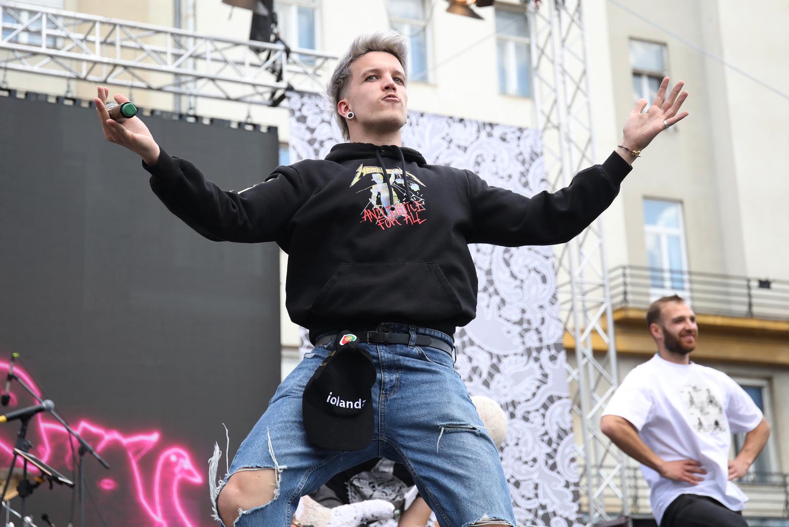 12.05.2024., Trg bana Josipa Jelacica, Zagreb - Grad Zagreb organizirao je svecani docek za ovogodisnjeg hrvatskog predstavnika na Eurosongu, Marka Purisica, Baby Lasagnu., koji je osvojio drugo mjesto. Okupljene gradjane do dolaska Baby Lasagne zabavljali su DJ Mario Kovac te bivsi hrvatski predstavnici na Eurosongu Let 3, Tajci i Emilija Kokic.  Photo: Emica Elvedji/PIXSELL