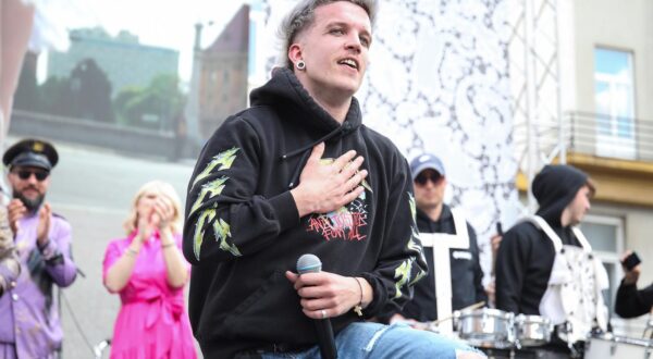 12.05.2024., Trg bana Josipa Jelacica, Zagreb - Grad Zagreb organizirao je svecani docek za ovogodisnjeg hrvatskog predstavnika na Eurosongu, Marka Purisica, Baby Lasagnu., koji je osvojio drugo mjesto. Okupljene gradjane do dolaska Baby Lasagne zabavljali su DJ Mario Kovac te bivsi hrvatski predstavnici na Eurosongu Let 3, Tajci i Emilija Kokic.  Photo: Emica Elvedji/PIXSELL