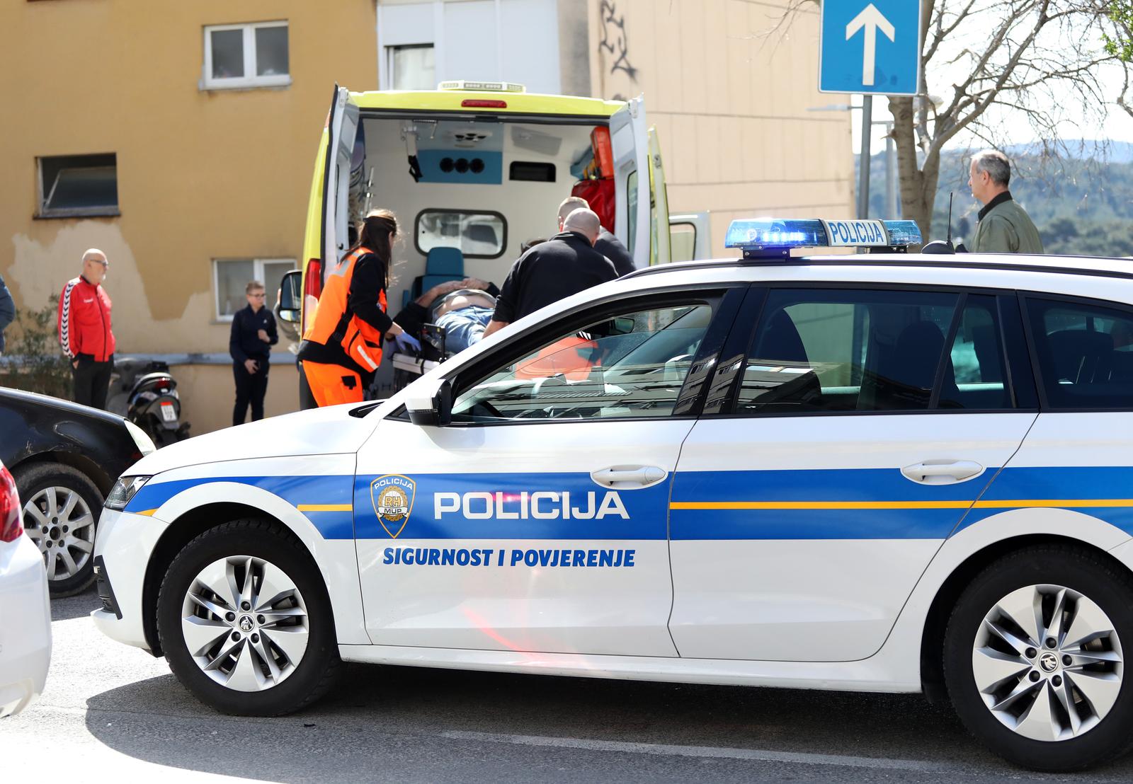 14.03.2024., Sibenik - Na skretanju iz ulice Stjepana Radica prema ljekarni Baldekin dogodila se prometna nesreca u kojoj su sudjelovali motocikl i osobni automobil. Vozac motocikla je prebacen u OB u Sibeniku, a u tijeku je policijski ocevid uz regulaciju prometa.  Photo: Dusko Jaramaz/PIXSELL