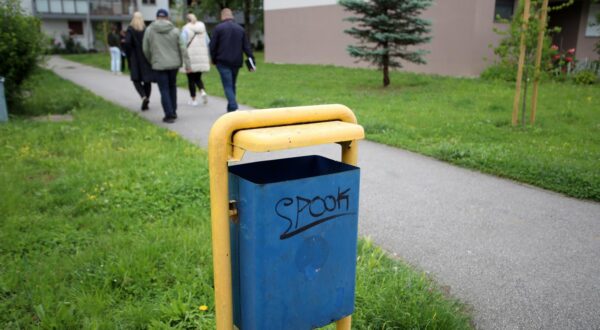 14.05.2024., Zapresic - Kos za smece u Ulici Antuna Mihanovica u kojemu je pronadjena beba. Photo: Zeljko Lukunic/PIXSELL