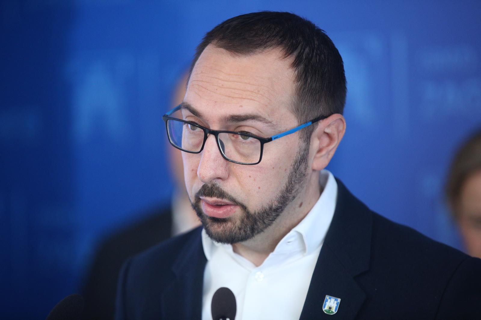 14.05.2024.,Zagreb - Gradonacelnik Grada Zagreba Tomislav Tomasevic i zamjenici gradonacelnika Danjela Dolenec i Luka Korlaet, te ravnatelj Regionalne energetsko-kllimatske agencije Sjeverozapadne Hrvatske (REGEA) Julije Domac predstavili su smjernice na temu "Smjernice zelene gradnje - primjer DV Podbrezje. Nakon toga odrzane je redovita konferencija za medije. Photo: Zeljko Hladika/PIXSELL