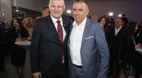 17.04.2024., Zagreb - Docek izbornih rezultata za Hrvatski saboru u stozeru Domovinskog pokreta, Prava i pravde, Bloka za Hrvatsku (BLOK) i Agramera - Nezavisne liste u hotelu International. Mislav Kolakusic,  Stipo Mlinaric Photo: Robert Anic/PIXSELL