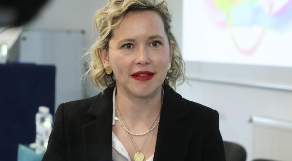17.05.2024., Zagreb - Obiljezavanje Medjunarodnog dana borbe protiv homofobije, bifobije i transfobije u Klinici za psihijatriju sv. Ivan. Ivana Kekin iz stranka Mozemo. Photo: Davorin Visnjic/PIXSELL