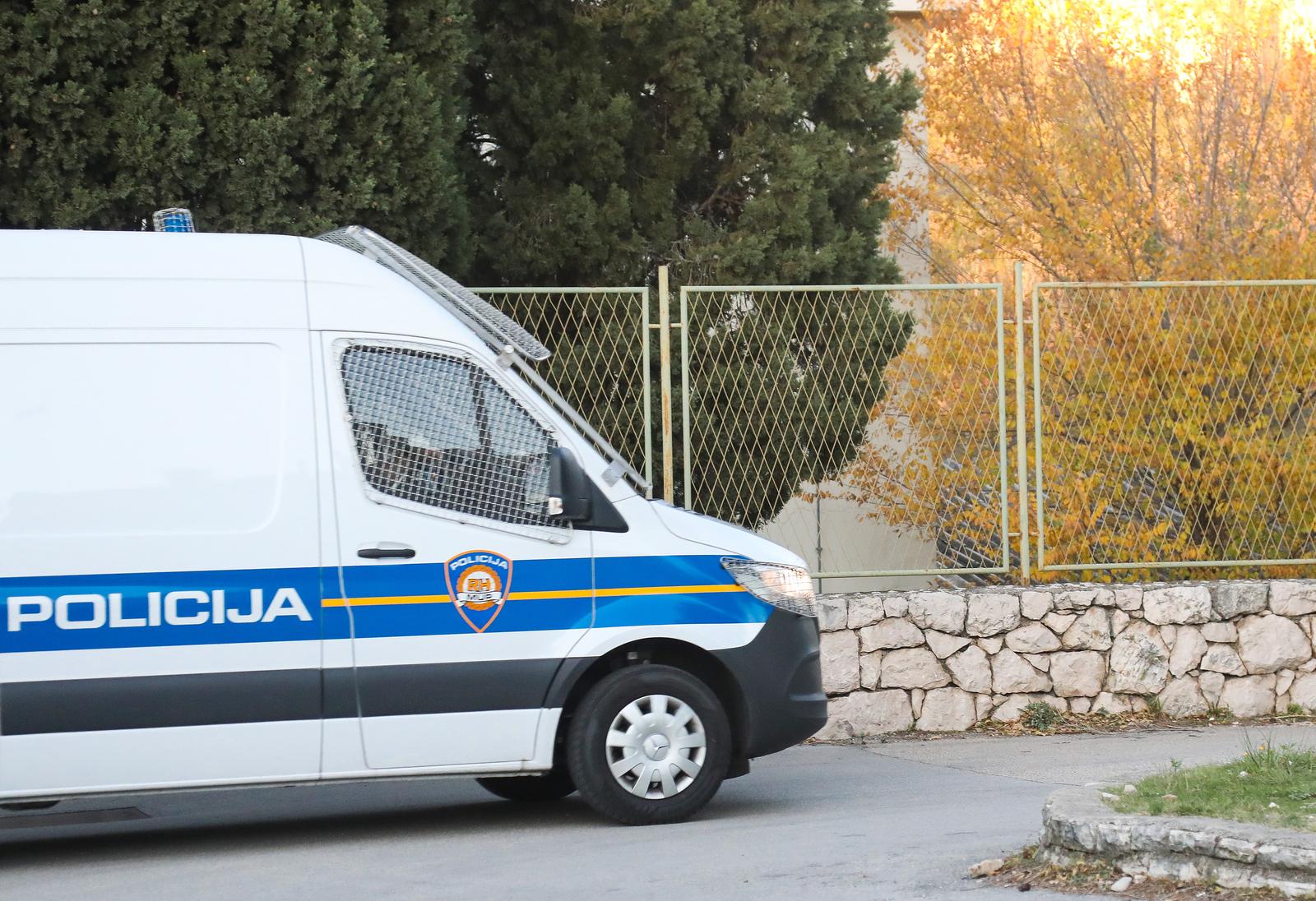 17.12.2023., Sibenik - U policijskom kombiju priveden je vozac koji je bio u bjegu nakon sto je sinoc u Tribunju pregazio djevojku (18) Photo: Dusko Jaramaz/PIXSELL