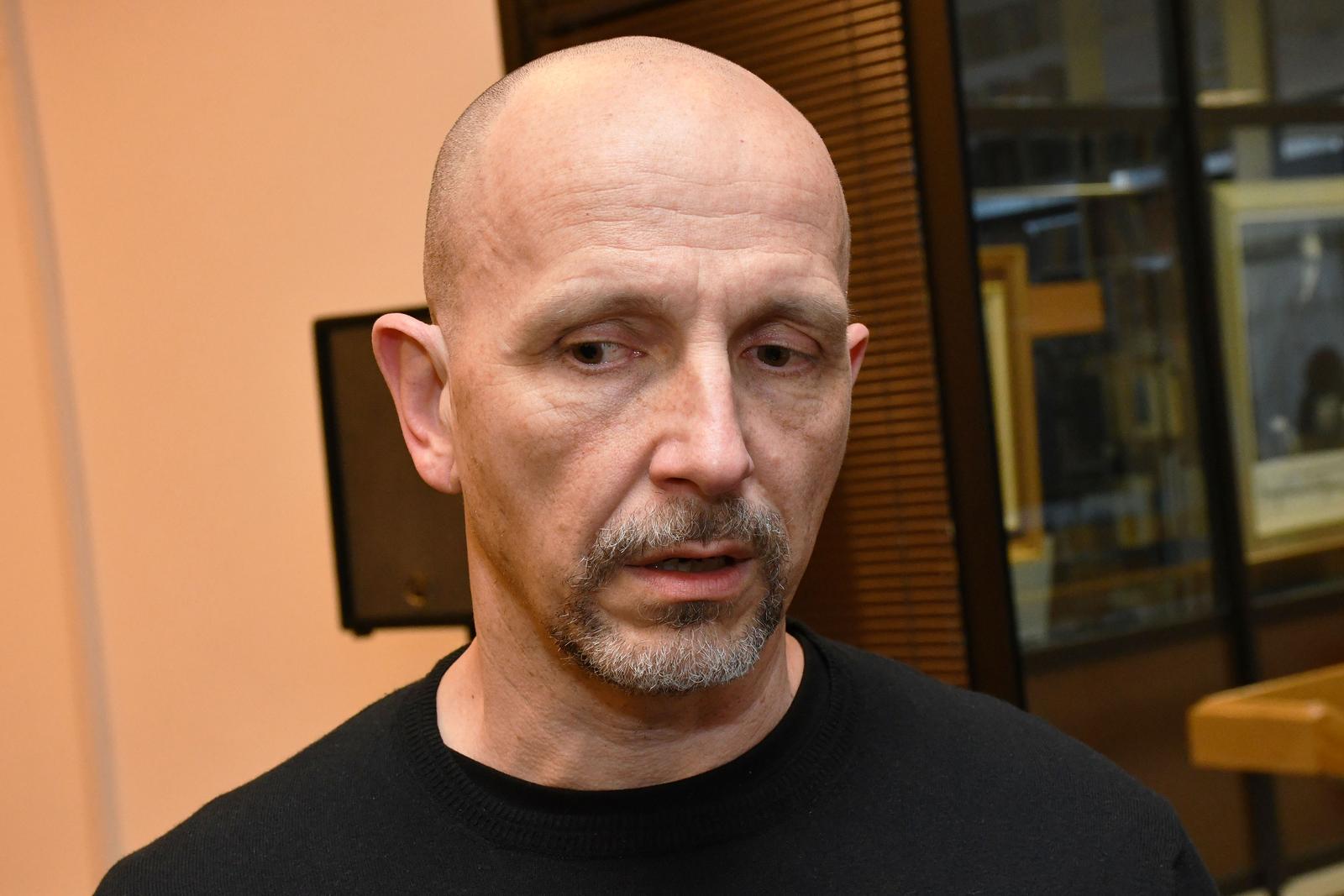 20.03.2024., Slavonski Brod - Predstavljanje knjige “Depra” autora, novinara i TV voditelja Aleksandra Stankovića u velikoj dvorani Gradske knjiznice. Photo: Ivica Galovic/ PIXSELL/PIXSELL