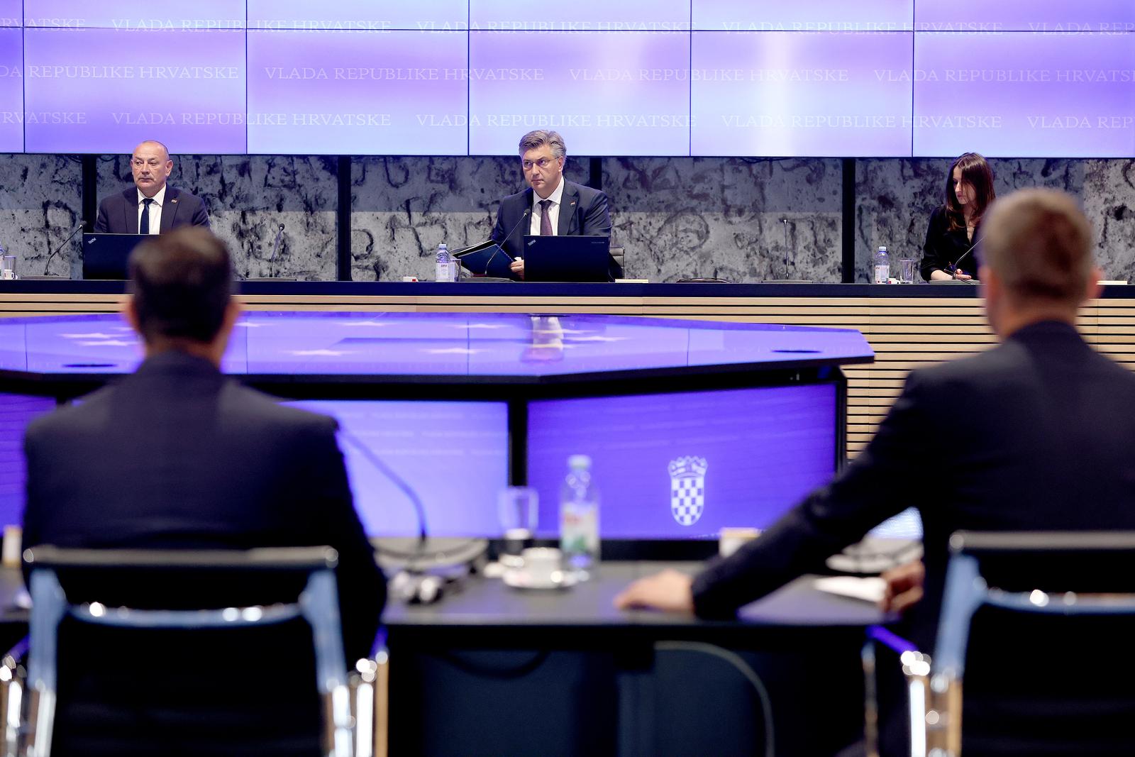 20.05.2024., Zagreb - U zgradi Nacionalne i sveuciliske knjiznice pocela je prva sjednica 16. Vlade Republike Hrvatske. Premijeru Plenkovicu ovo je treci uzastopni mandat na celu Vlade koju je u petak potvrdila saborska vecina sastavljena od HDZ-a, DP-a i dijela manjiskih zastupnika.  Photo: Patrik Macek/PIXSELL