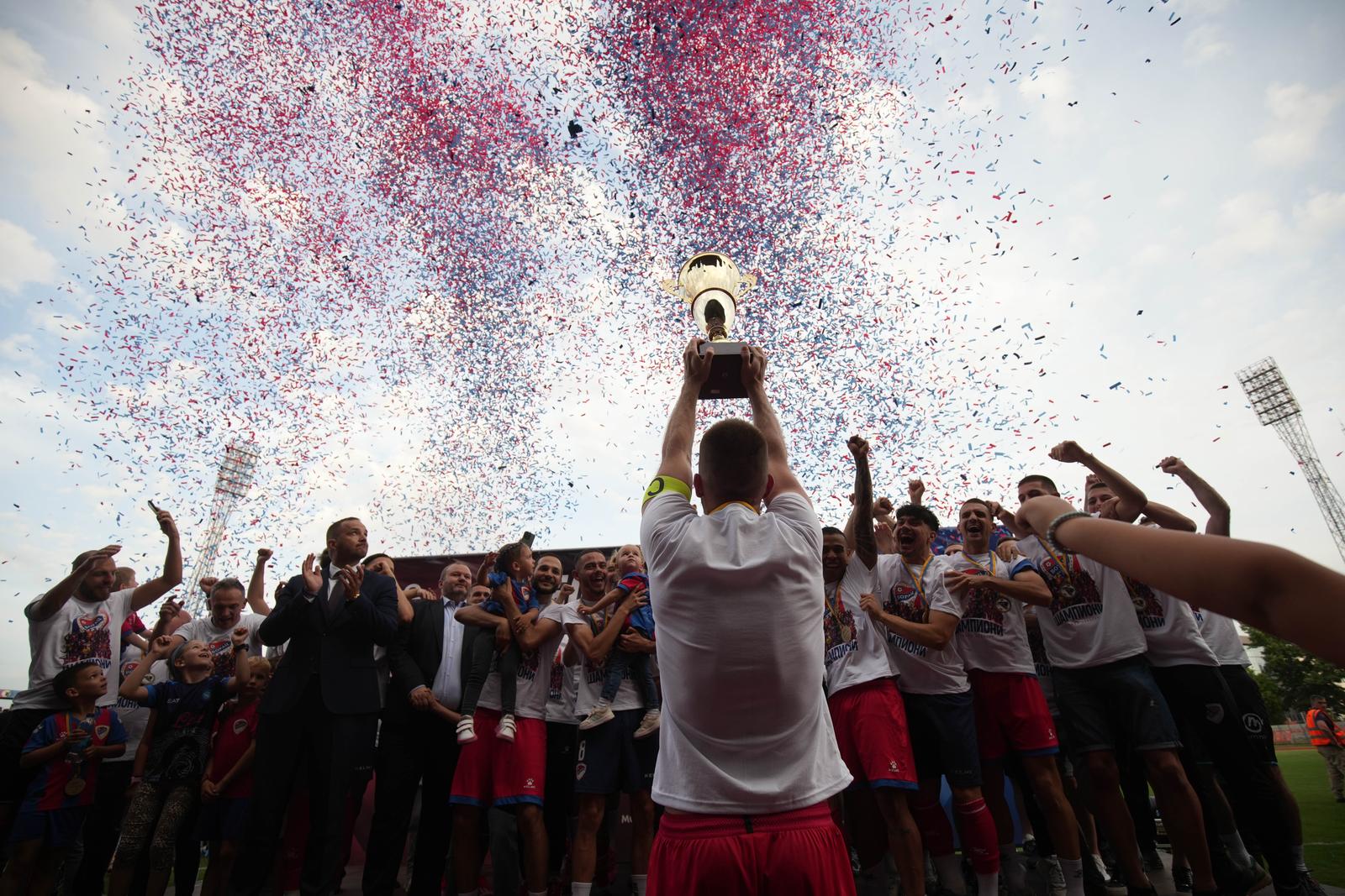 20.05.2024., Gradski stadion, Banja Luka (BiH) - FK Borac je sa 4:3 pobijedio Igman i postao novi nogometni sampion BiH. Trofej je pobjedniku dodijelio predjsednik Nogometnog saveza BiH Vico Zeljkovic.

Photo: Dejan Rakita/Pixsell Photo: Dejan Rakita/PIXSELL