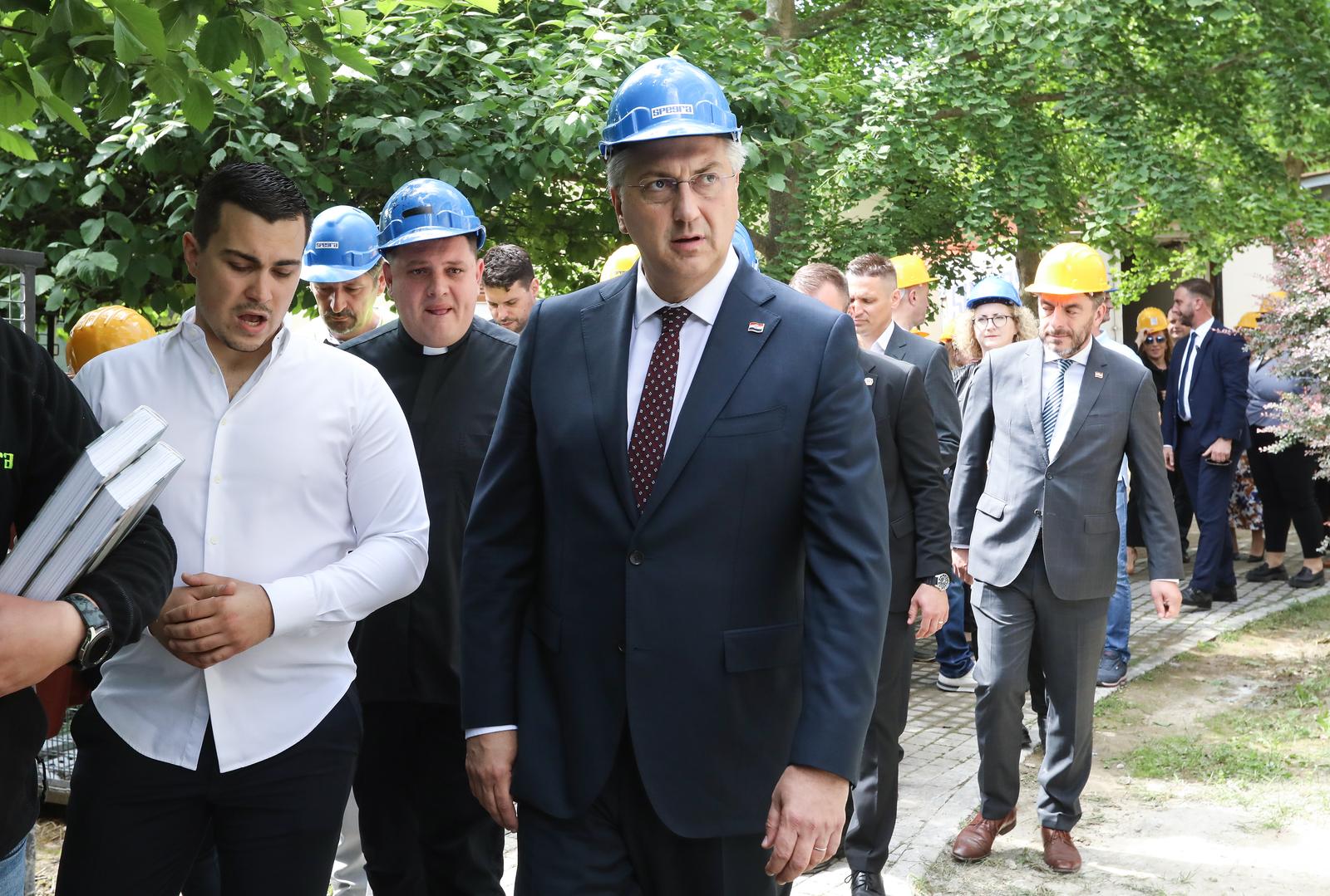 22.05.2024.,Zagreb, predsjednik Vlade Andrej Plenkovic uz pratnju ministra Branka Bacica, obisao je nekoliko gradilista u procesu obnove nakon potresa u Zagrebu.  Svoj obilazak zavrsio je u obnovljenoj crkvi Zupe Pohoda Blazene Djevice Marije u Cucerju, nakon cega je premijer dao izjavu za medije. Photo: Robert Anic/PIXSELL