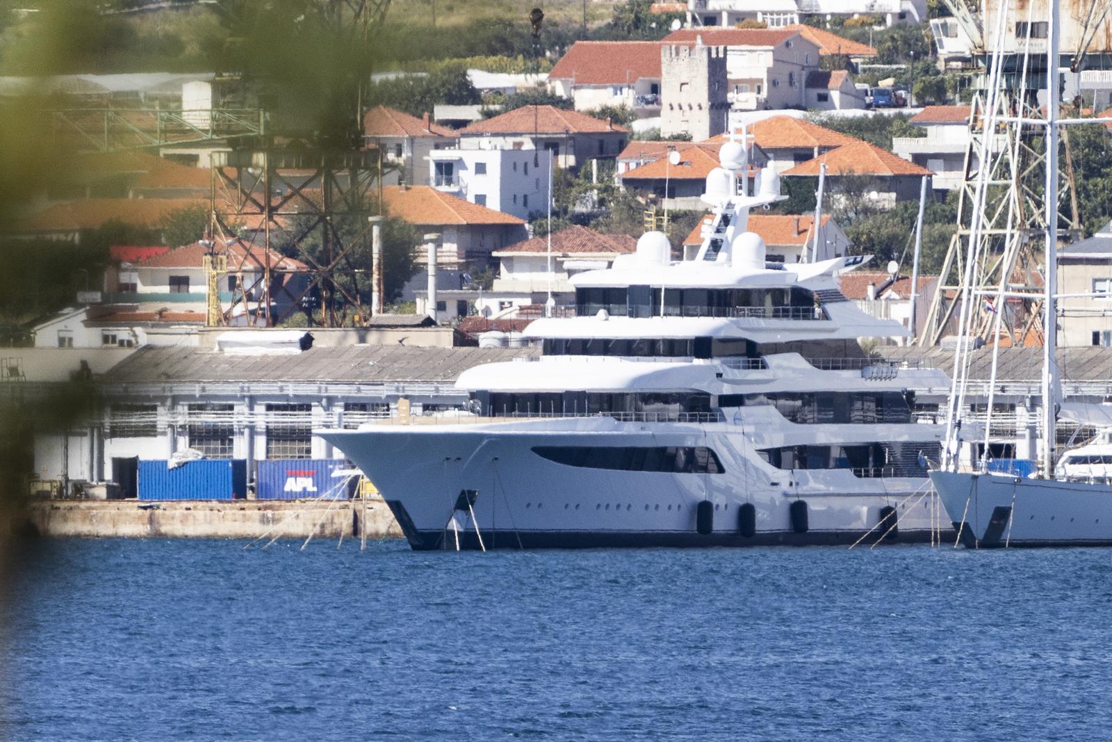 22.09.2022., Split - Jahta Royal Romance uhicenog ruskog oligarha Viktora Medvedchuka jos uvijek se nalazi u Trogiru. Photo: Milan Sabic/PIXSELL