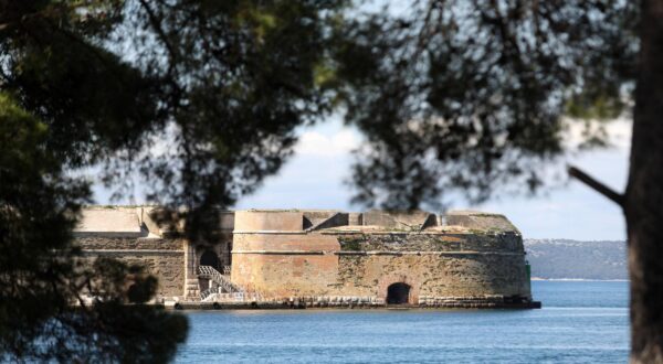 23.04.2024., Sibenik - Tvrdjava sv Nikole u sibenskom kanalu sv Ante, jedna od cetiri tvrdjave koje su stitile grad od neprijatelja. Photo: Dusko Jaramaz/PIXSELL