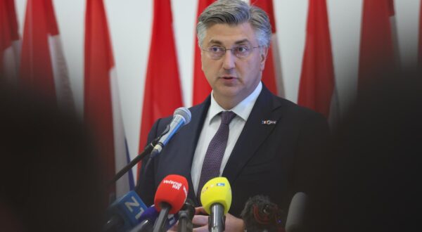 25.04.2024., Velika Gorica - Svecani docek prvih sest od ukupno 12 visenamjenskih borbenih aviona Rafale iz Francuske u vojarni "Pukovnik Marko Zivkovic". Premijer RH Andrej Plenkovic. Photo: Igor Kralj/PIXSELL