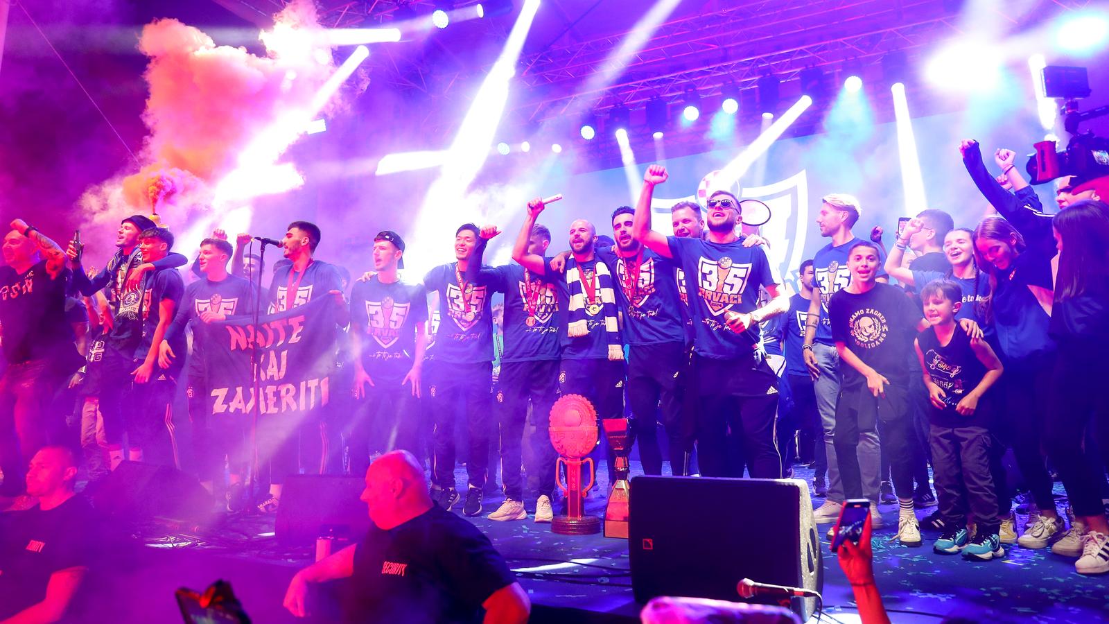 26.05.2024., Zagreb - Nogometasi Dinama slave naslov prvaka SuperSport HNL-a na Trgu bana Josipa Jelacica.
 Photo: Matija Habljak/PIXSELL
