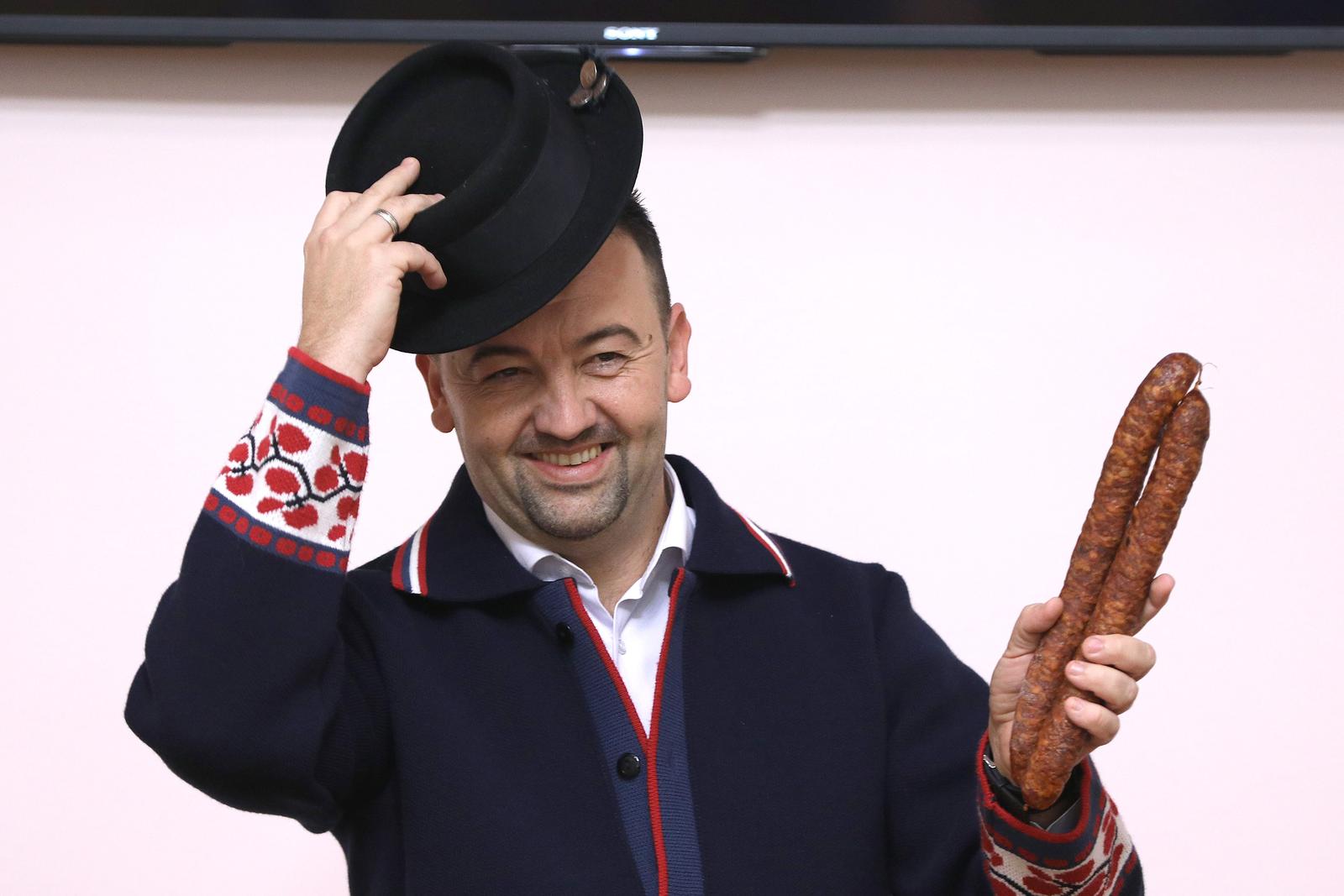 28.11.2023., Zagreb - Zastupnik hrvatskih suverenista Marijan Pavlicek u Saboru je dosao u slavonskoj narodnoj nosnji i sa kobacicom.
 Photo: Patrik Macek/PIXSELL