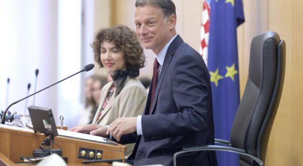 29.04.2024., Zagreb - Predsjednik Hrvatskoga sabora Gordan Jandrokovic otvorio je 11. simuliranu sjednicu Hrvatskoga sabora za ucenike srednjih skola. Tema ovogodisnje simulirane sjednice je „Zakon o sustavu civilne zastite“ Photo: Patrik Macek/PIXSELL