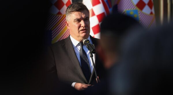 29.09.2023., Zagreb - Povodom Dana policije U Uredu predsjednika Republike Hrvatske dodijeljena su odlikovanja Postaji granicne policije Imotski, Policijskoj postaji Krizevci i X. policijskoj postaji Sinj te djelatnicima Ministarstva unutarnjih poslova. Predsjednik RH Zoran Milanovic Photo: Robert Anic/PIXSELL
