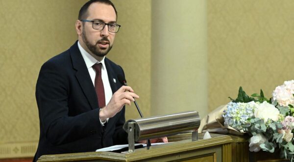 31.05.2024., Zagreb - U povodu obiljezavanja Dana Grada Zagreba svecana sjednica Gradske skupstine Grada Zagreba, u sklopu koje je gradonacelnik Grada Zagreba Tomislav Tomasevic i predsjednik Gradske skupstine Josko Klisovic dodijeliti javna priznanja Grada Zagreba. Tomislav Tomasevic Photo: Marko Lukunic/PIXSELL