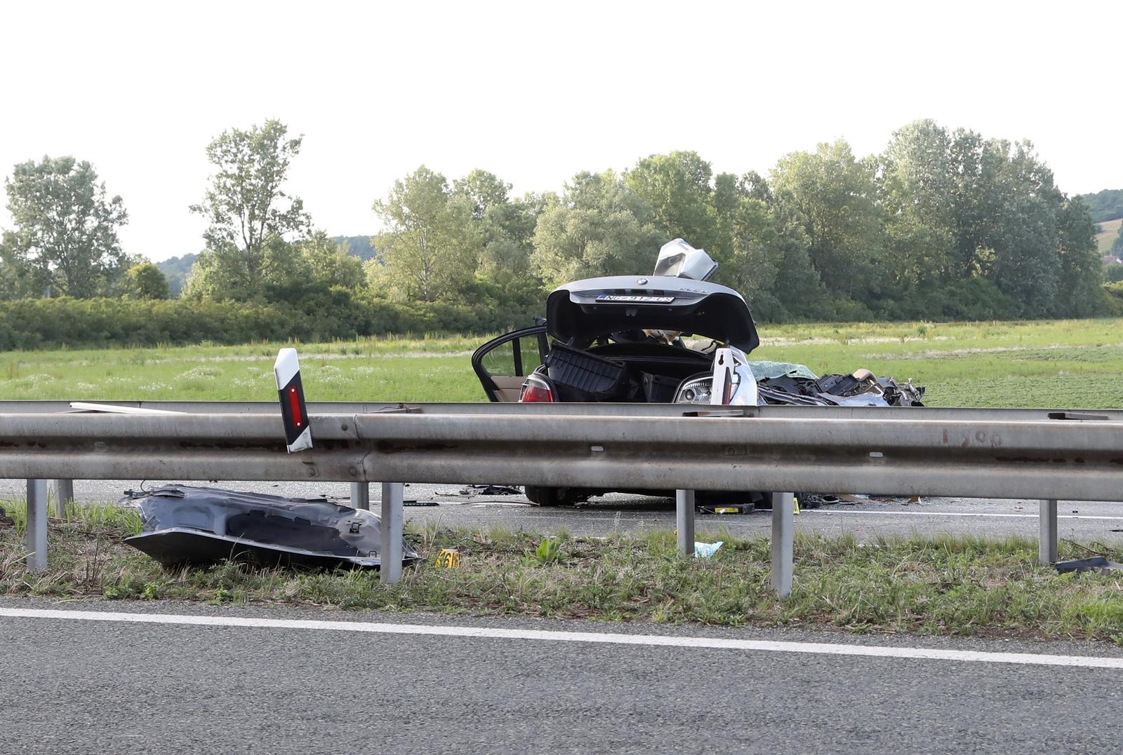 31.05.2024., Novska - Na sjevernoj strani autoceste A3 izmedju cvora Okucani i Novska dogodila se prometna nesreca u kojoj je sudjelovalo teretno i osobno vozilo. Dvije osobe su smrtno stradale dok je jedna osoba prevezena u bolnicu u Novu Gradisku. Policijski ocevid je u tijeku. Photo: Edina Zuko/PIXSELL