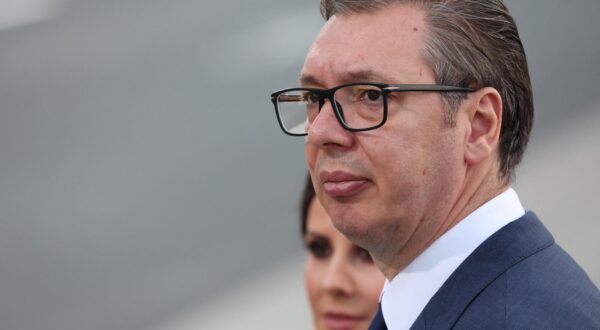 Serbian President Aleksandar Vucic and his wife Tamara Vucic, look on ahead of the departure of Chinese President Xi Jinping following a two-day state visit, at Nikola Tesla Airport in Belgrade, Serbia, May 8, 2024. REUTERS/Marko Djurica Photo: MARKO DJURICA/REUTERS
