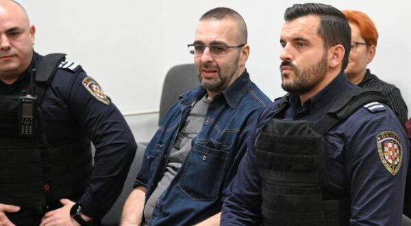 13.12.2023., Zagreb - Na zagrebackom zupanijskom sudu pocelo je sudjenje Robertu Teodoru Sepaku, Amiru Mafalaniju, Amendu Musliju i Branki Mafalani zbog krijumcarenja CD-a s filmovima u lepoglavski zatvor. Photo: Davorin Visnjic/PIXSELL