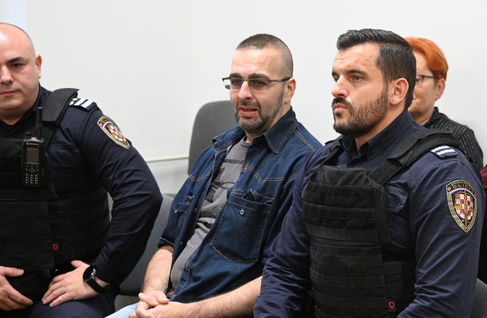 13.12.2023., Zagreb - Na zagrebackom zupanijskom sudu pocelo je sudjenje Robertu Teodoru Sepaku, Amiru Mafalaniju, Amendu Musliju i Branki Mafalani zbog krijumcarenja CD-a s filmovima u lepoglavski zatvor. Photo: Davorin Visnjic/PIXSELL