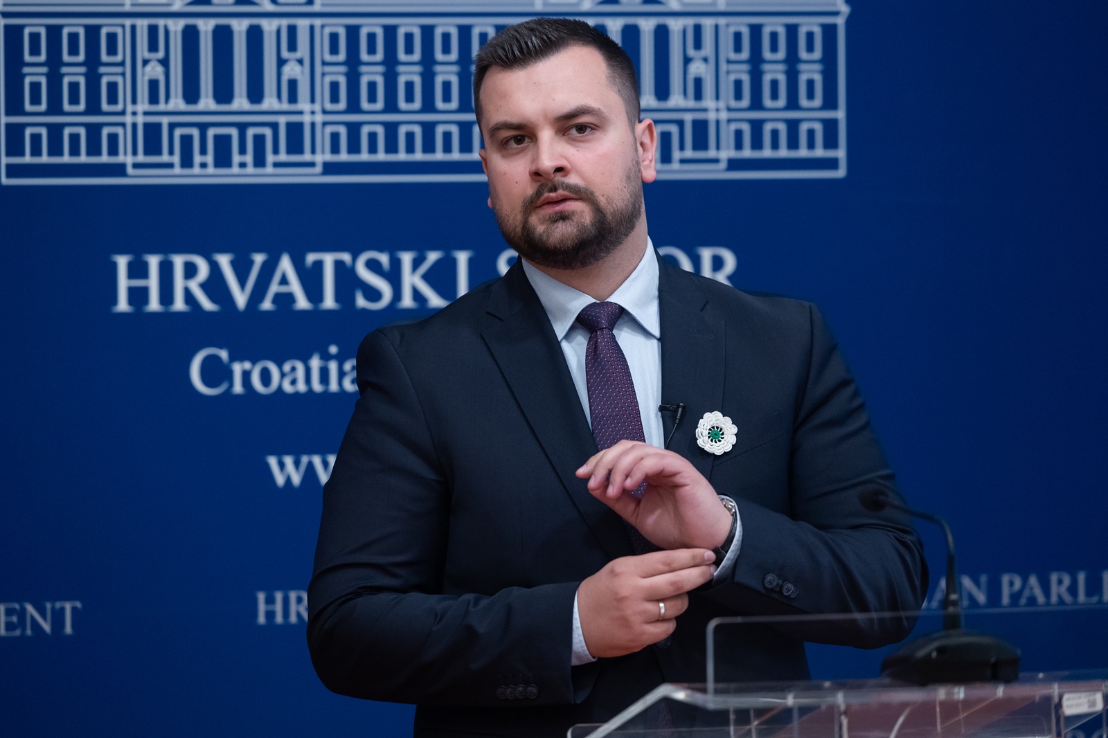 Zagreb, 23.05.2024. - Konferencija za medije Armina Hodžića na temu "Glavna Skupština Ujedinjenih naroda o Rezoluciji: Međunarodni Dan refleksije i komemoracije Genocida u Srebrenici 1995. godine".
Na fotografiji Dalija Orešković.
foto HINA/ Edvard ŠUŠAK/ es