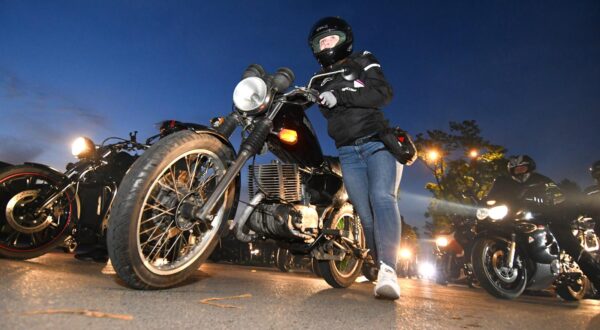 01.05.2024., Bjelovar -  Obiljezavajuci 1. svibanj, bjelovarski su motoristi sacuvali su tradiciju i odrzali medjunarodnu Budnicu, jedinstvenu u svijetu, a koju njeguju od 30-ih godina proslog stoljeca kada je bila poznata kao prvomajska Budnica. Motoristi u Bjelovaru Medjunarodni praznik rada obiljezavaju ranojutarnjom voznjom gradskim ulicama od 5 do 7 sati ujutro.. Ovogodisnja Budnica bila je rekordna sa preko 1.200 motorista, a koji su gradskim ulicama i prigradskim naseljima odvozili rutu od 45,2 kilometra.   Photo: Damir Spehar/PIXSELL