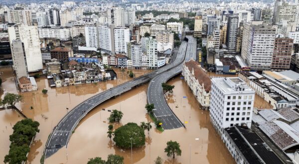 epa11320379 An aerial photograph taken with a drone showing a flooded area after the flooding of Lake Guaiba in the city of Porto Alegre, Brazil, 05 May 2024. Devastating floods in southern Brazil have killed at least 67 people, while another 101 remain missing, authorities said on the morning of 05 May.  EPA/Isaac Fontana