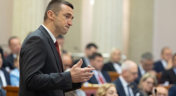 Zagreb, 17.05.2024. - Sjednica Hrvatskog sabora nastavljena je raspravom o novoj Vladi RH. Mandatar za sastavljanje nove Vlade i predsjednik HDZ-a Andrej Plenković predstavio je članove nove Vlade.
Na fotografiji Ivan Penava.
foto HINA/ Edvard ŠUŠAK/ es