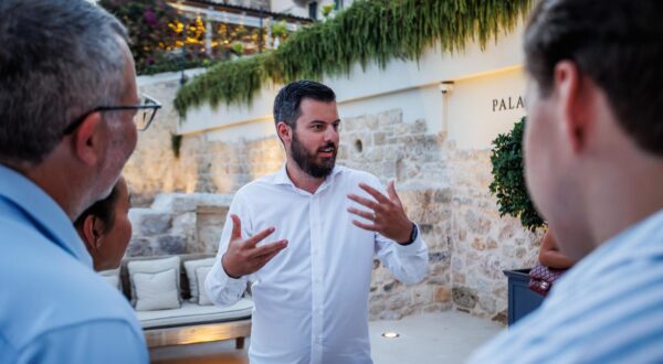 10.08.2023., Hvar - Mate Rimac, izvrsni direktor Rimac Grupe, obratio se medjima na Hvaru povodom suradnje s Europa Parkom o izgradnji novog dijela parka koji ce biti posvecen Hrvatskoj.   Photo: Zvonimir Barisin/PIXSELL