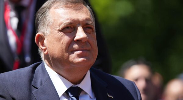 12.05.2024., Spomen podrucje Donja Gradina, Kozarska Dubica (BiH) - U Spomen podrucju Donja Gradina kod Kozarske Dubice odrzava se obiljezavanje Dana sjecanja na zrtve ustaskog zlocina u koncentracionim logoru Jasenovac. Nekoliko hiljada ljudi i djeca danas su autobusima dosli iz cijele Republike Srpske, a vijence su polozili Milorad Dodik, predsjednik RS, Radovan Viskovic, premijer RS, Milos Vucevic, premijer Srbije, Igor Kalabuhov, veleposlanik Rusije u BiH, Andrija Mandic, presdjenik Skupstine Crne Gore, i mnoge druge zvanice. Zvanicnici su se kasnije obratili okupljenim gradjanima. Dan sjecanja na zrtve zlocina u NDH obiljezava se povodom oslobadjanja ustaskog logora Jasenovac, jednog od najvecih i najstrasnijih logora smrti u Europi.
Photo: Dejan Rakita/Pixsell Photo: Dejan Rakita/PIXSELL