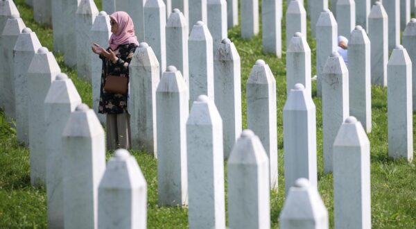 11.07.2023., Sarajevo, Bosna i Hercegovina - Tisuce ljudi stiglo je danas u Potocare na obiljezavanje 28. godisnjice genocida u Srebrenici. Photo: Armin Durgut/PIXSELL