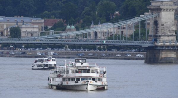 Sightseeing cruises are seen on the Danube river on May 30, 2019 in Budapest during the operations to pull out of the water the "Mermaid" sightseeing boat that sank overnight after colliding with a larger vessel in pouring rain. Hungarian police launched a criminal investigation into one of the country's worst boat accidents that left at least seven South Korean tourists dead and 21 others missing.,Image: 440019027, License: Rights-managed, Restrictions: , Model Release: no, Credit line: Attila KISBENEDEK / AFP / Profimedia