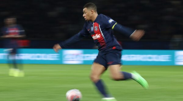 Paris Saint-Germain's French forward #07 Kylian Mbappe controls the ball during the French Cup (Coupe de France) quarter-final football match between Paris Saint-Germain (PSG) and OGC Nice at the Parc des Princes stadium, in Paris, on March 13, 2024.,Image: 856634955, License: Rights-managed, Restrictions: , Model Release: no, Credit line: FRANCK FIFE / AFP / Profimedia