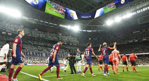 General view of Entry Players, APRIL 21, 2024 - Football / Soccer : Spanish "LaLiga EA Sports" match between Real Madrid CF 3-2 FC Barcelona at the Estadio Santiago Bernabeu in Madrid, Spain. (Photo by Mutsu Kawamori/AFLO),Image: 867051289, License: Rights-managed, Restrictions: No third party sales, Model Release: no, Credit line: Mutsu Kawamori / AFLO / Profimedia