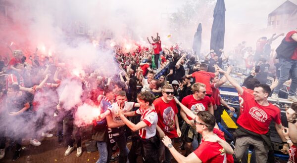 EINDHOVEN - PSV fans celebrate winning the national championship. ANP ROB ENGELAAR netherlands out - belgium out,Image: 870398578, License: Rights-managed, Restrictions: *** World Rights Except Belgium, France, Germany, The Netherlands, and The UK *** BELOUT DEUOUT FRAOUT GBROUT NDLOUT, Model Release: no, Credit line: ANP / ddp USA / Profimedia