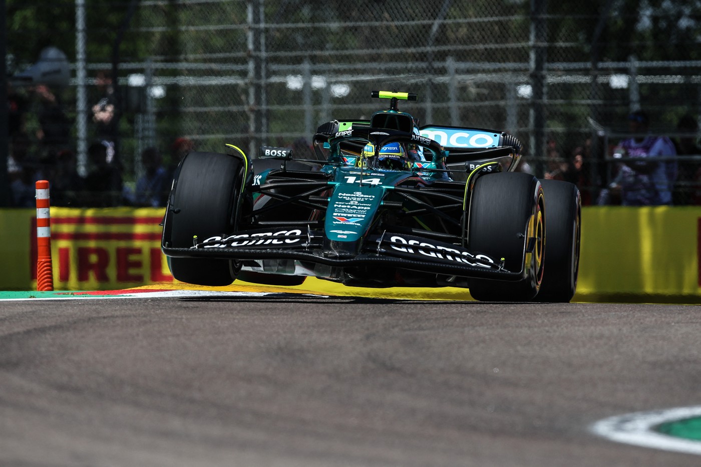 14 ALONSO Fernando (spa), Aston Martin F1 Team AMR24, action during the Formula 1 MSC Cruises Gran Premio del Made in Italy e Dell’Emilia-Romagne 2024, 7th round of the 2024 Formula One World Championship from May 17 to 19, 2024 on the Autodromo Enzo e Dino Ferrari, in Imola, Italy - Photo Xavi Bonilla / DPPI,Image: 874125631, License: Rights-managed, Restrictions: Hungary Out, Model Release: no, Credit line: Xavi Bonilla / AFP / Profimedia