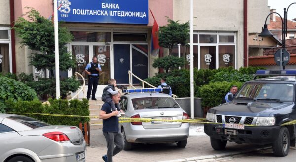Kosovska policija upada u srpsku Poštansku štedionicu u Sjevernoj Kosovskoj Mitrovici