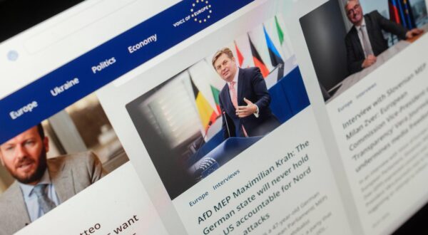 Die EU-Staaten haben Sanktionen gegen die prorussische Plattform Voice of Europe und drei russische Propaganda-Medien beschlossen. Damit werden sie in der gesamten EU gesperrt, wie die Lnder am Freitag mitteilten.Hier die Website von Voice of Europe mit der Ankndigung eines Interviews mit dem AFD Europawahl-Kandidaten Maximillian Krah *** The EU member states have decided to impose sanctions against the pro-Russian platform Voice of Europe and three Russian propaganda media. They will be blocked throughout the EU, the countries announced on Friday.here is the Voice of Europe website with the announcement of an interview with AFD European election candidate Maximillian Krah Nordrhein-Westfalen Deutschland, Germany 20240517-_DSF9894,Image: 874982337, License: Rights-managed, Restrictions: Contributor country restriction: Worldwide, Worldwide, Worldwide, Worldwide, Worldwide, Worldwide.
Contributor usage restriction: Advertising and promotion, Consumer goods, Direct mail and brochures, Indoor display, Internal business usage, Commercial electronic.
Contributor media restriction: {15D22B15-1CDA-4F3F-955D-4B7800977953}, {15D22B15-1CDA-4F3F-955D-4B7800977953}, {15D22B15-1CDA-4F3F-955D-4B7800977953}, {15D22B15-1CDA-4F3F-955D-4B7800977953}, {15D22B15-1CDA-4F3F-955D-4B7800977953}, {15D22B15-1CDA-4F3F-955D-4B7800977953}., Model Release: no, Credit line: Imago / Alamy / Alamy / Profimedia