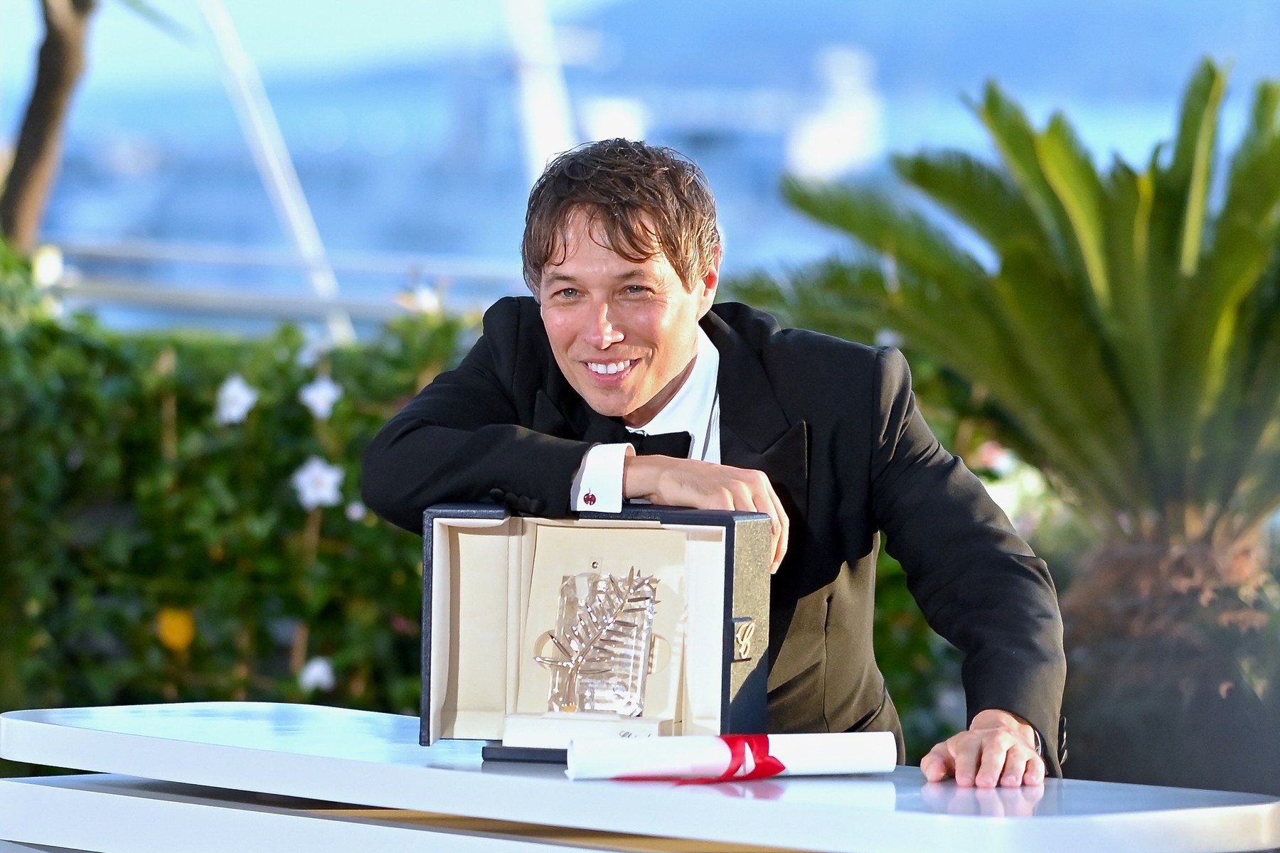 Palme D Or Winners Photocall - The 77th Annual Cannes Film Festival CANNES, FRANCE - MAY 25 Sean Baker pose with the Palme d Or Award for Anora during the Palme D'Or Winners Photocall during the Palme D Or Winners Photocall at the 77th annual Cannes Film Festival at Palais des Festivals on May 25, 2024 in Cannes, France.,Image: 876530488, License: Rights-managed, Restrictions: , Model Release: no, Credit line: MPP / Crystal Pictures / Crystal pictures / Profimedia