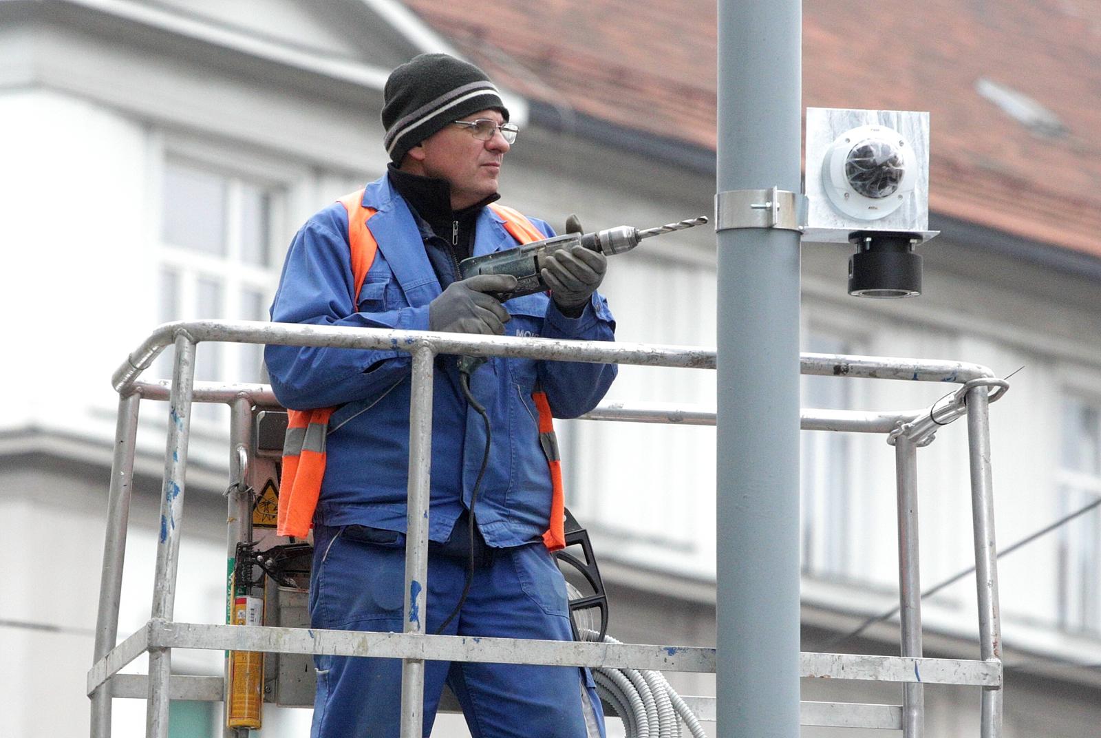 16.12.2016., Zagreb - Montaza kamere za nadzor prometa u Ulici kneza Mislava."nPhoto: Zarko Basic/PIXSELL