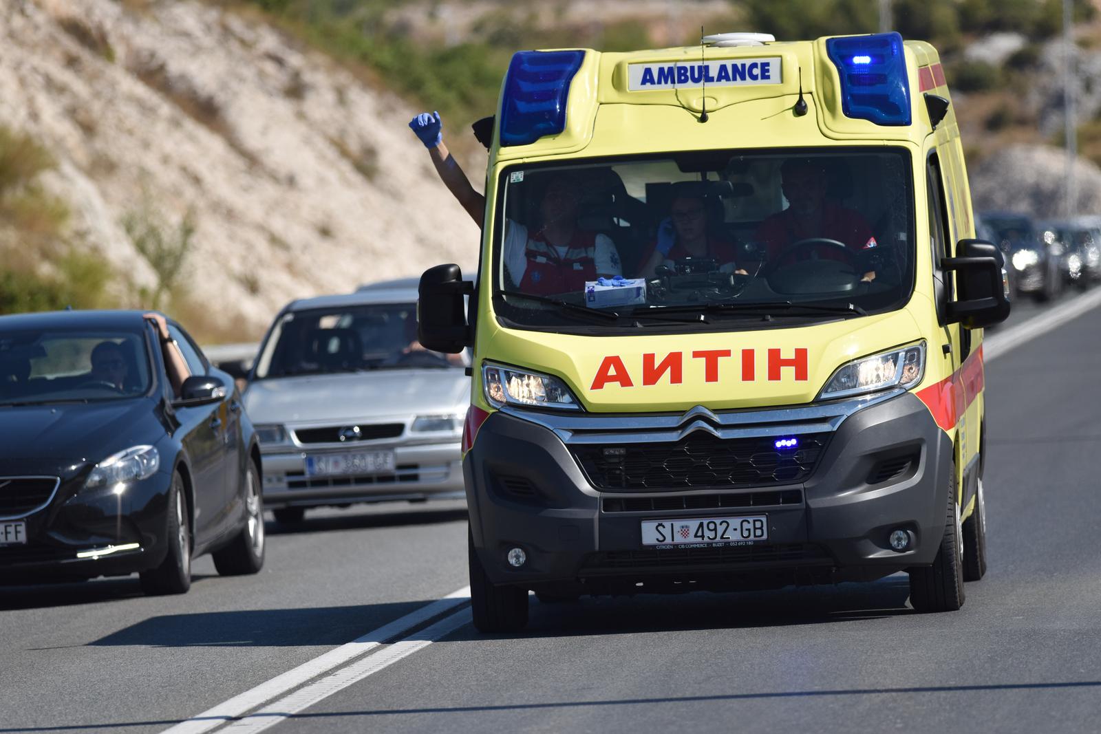 29.07.2017., Sibenik - rZbog smjene gostiju i velikih guzvi na Jadranskoj magistrali vozaci Hitne pomoci moraju na razne nacine dolaziti do odredista. Photo: Hrvoje Jelavic/PIXSELL
