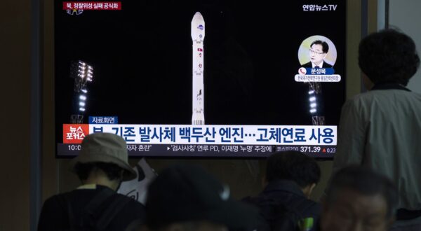 epa11374514 People watch a television screen broadcasting the news of North Korea's alleged launch of their military spy satellite at a station in Seoul, South Korea, 28 May 2024. According to South Korea's Joint Chiefs of Staff (JCS), North Korea latest satellite launch exploded mid-flight on 27 May.  EPA/JEON HEON-KYUN