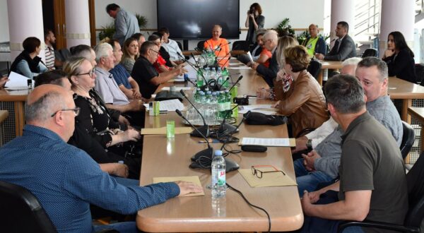 08.05.2024., Slavonski Brod - U Velikoj vijecnici Zupanijske uprave potpisani su Ugovori o dodjeli financijskih sredstava za​ financiranje aktivnosti zupanijskih udruga iz podrucja poljoprivrede za 2024. godinu. Photo: Ivica Galovic/PIXSELL