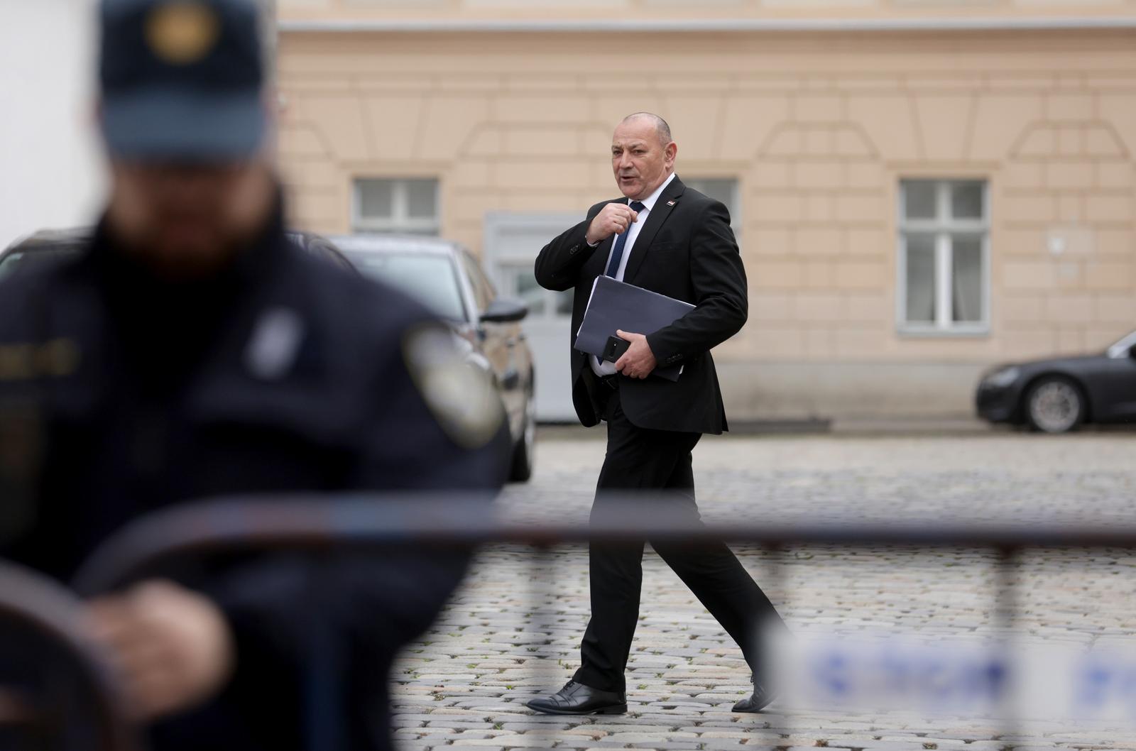 24.04.2024., Zagreb - Clan pregovarackog tima HDZ-a Tomo Medved odlazi iz Banskih dvora nakon pregovora s Domovinskim pokretom oko sastavljanja parlamentarne vecine te sastavljanje Vlade Republike Hrvatske. Photo: Luka Stanzl/PIXSELL