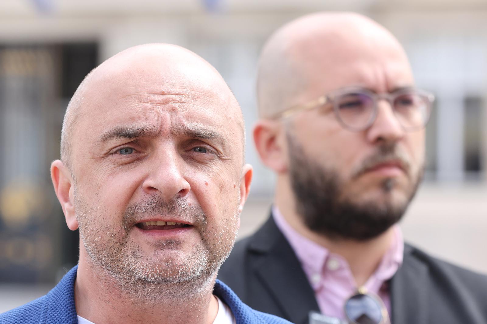 28.05.2024., Zagreb - Na konferenciji za medije stranke Mozemo!, odrzanoj na Trgu svetog Marka kandidati za Europski parlament Vedran Horvat i Gordan Bosanac,  govorili su o temi zelene reindustrijalizacije i troskova zelene tranzicije, kao i steta i troskova koji ce nastati ako se zelena tranzicija ne provede. Photo: Patrik Macek/PIXSELL