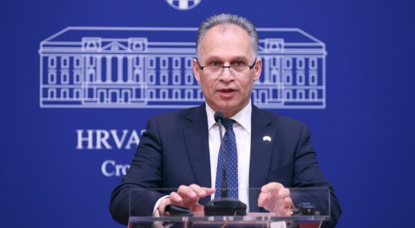 23.02.2024., Zagreb - Na konferenciji za medije odrzanoj u Saboru o temi "Prijevremeni izbori za zamjenika opcinskog nacelnika Opcine Pribislavec iz reda pripadnika romske nacionalne manjine" govorio je Veljko Kajtazi.
 Photo: Patrik Macek/PIXSELL